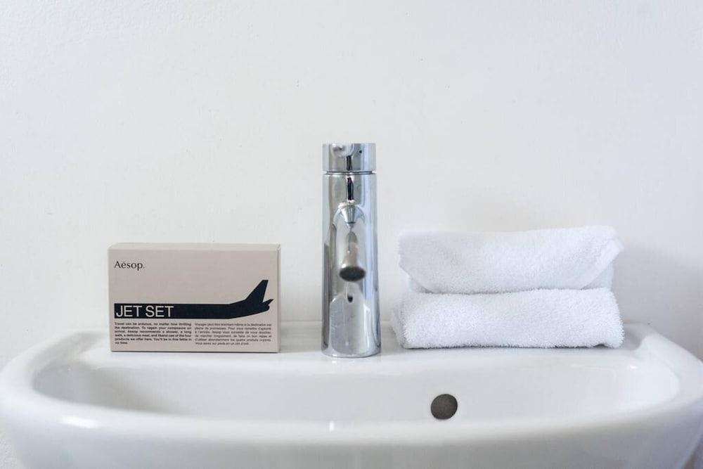 Designer Pad with a View 1