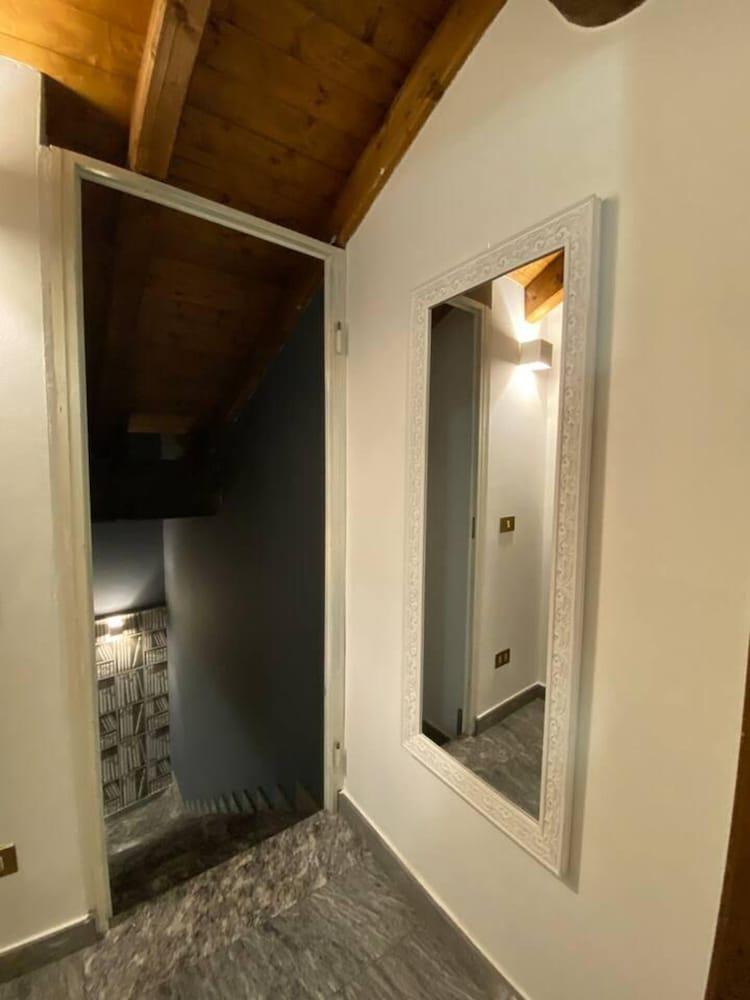 Design Villa with Parking, Navigli Area, Milan 2