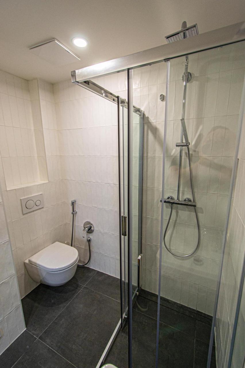 Main Train Station Apartment Close To the the Main Square! 2