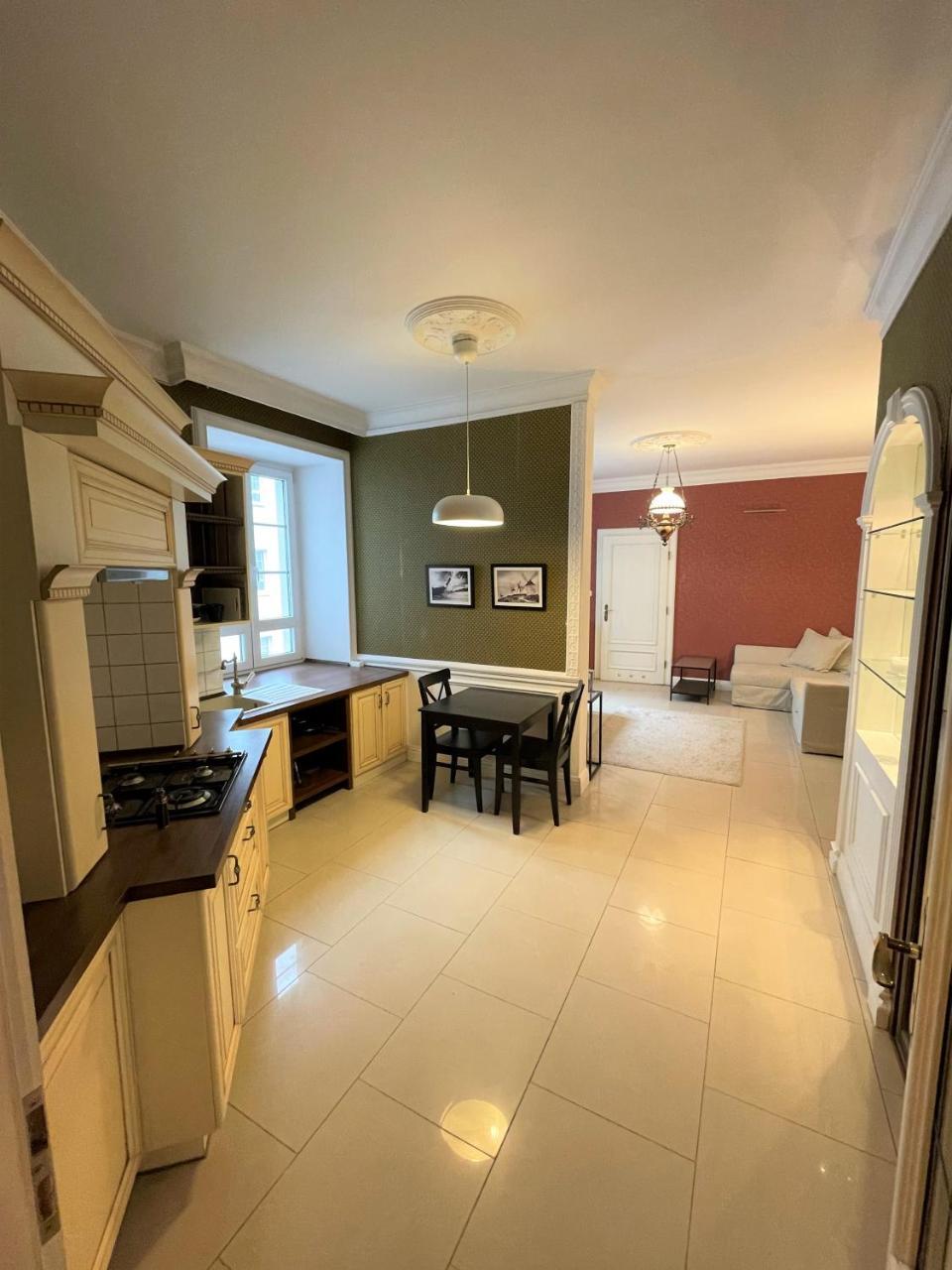 Poznanska Street Apartment