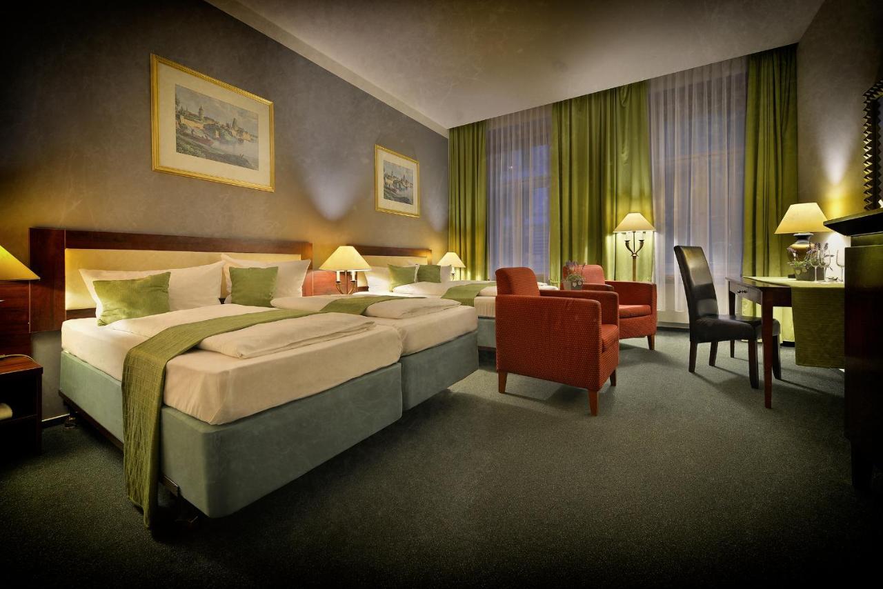 Prague Season Three Stars 1