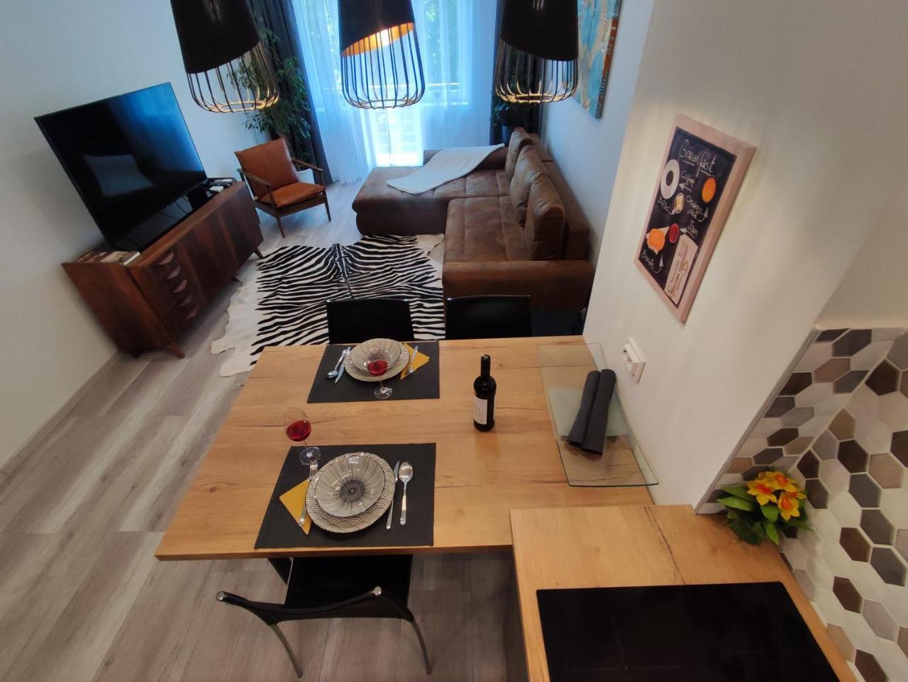 On the Castle Hill, Near Chain Bridge 1