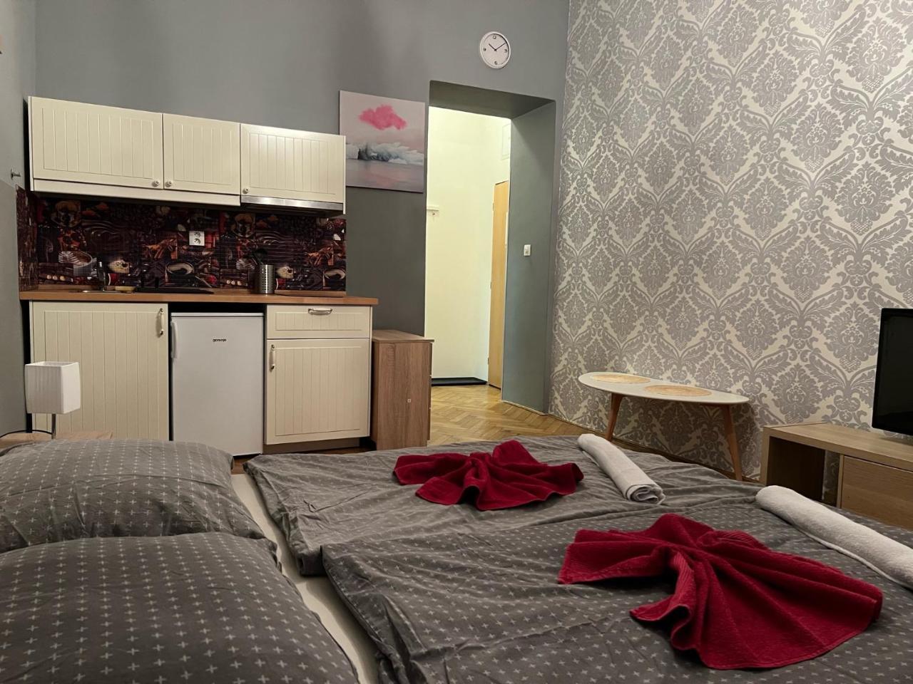 Globe Hostel Prague Adults Only 2