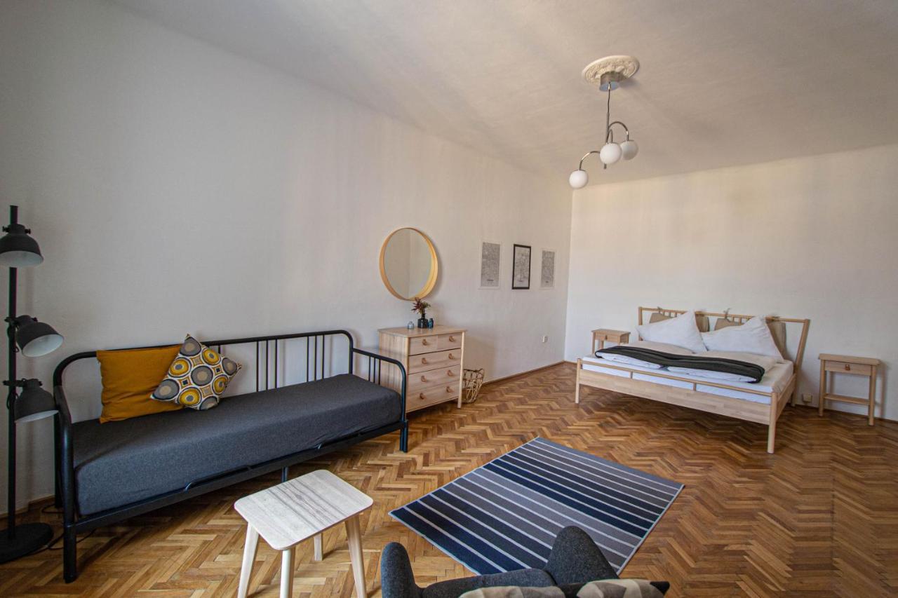 Super Central Billiard And Darts Big Apartment 1