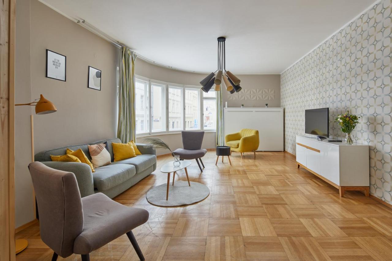 Mid-Century Modern Flat in New Town by Prague Days (Adults Only)