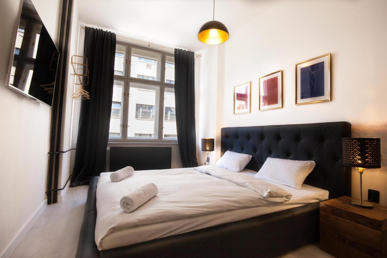 Sunny Central Apartment on Wenceslas Square by Easybnb 2