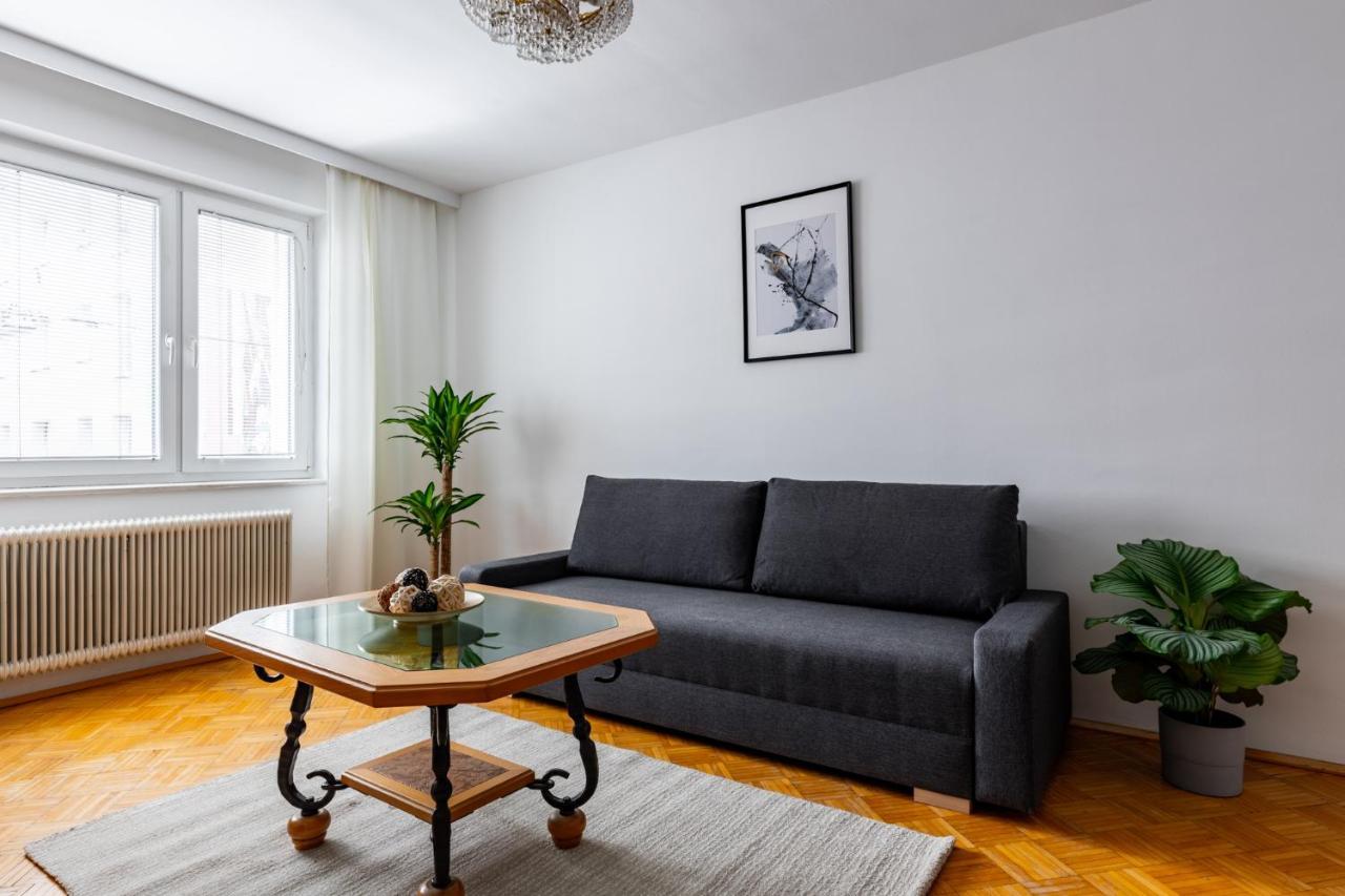 Retro Apartment in the City Center. 1