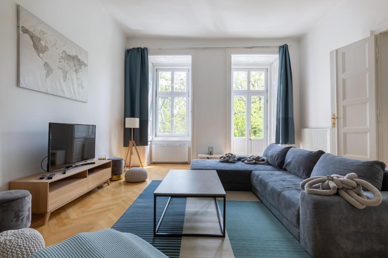 Super Central 2br-2bt with Balcony&View&Sauna&Jacuzzi