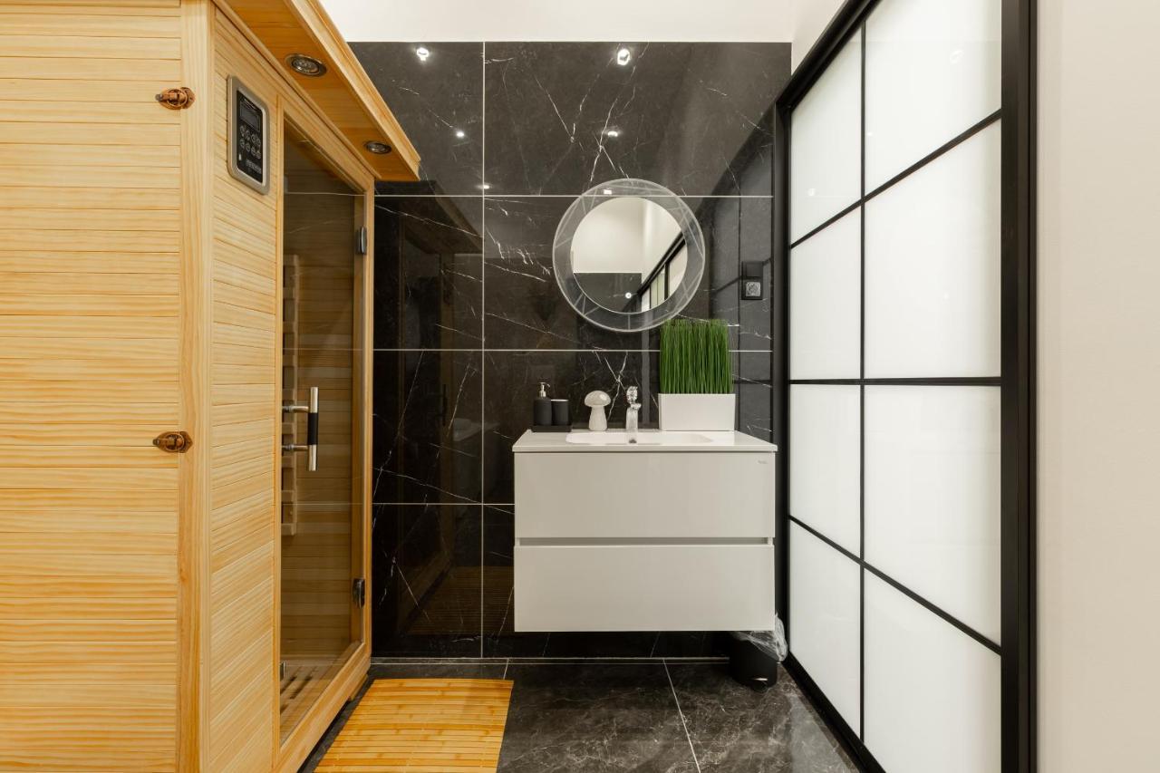 Super Central 2br-2bt with Balcony&View&Sauna&Jacuzzi 2