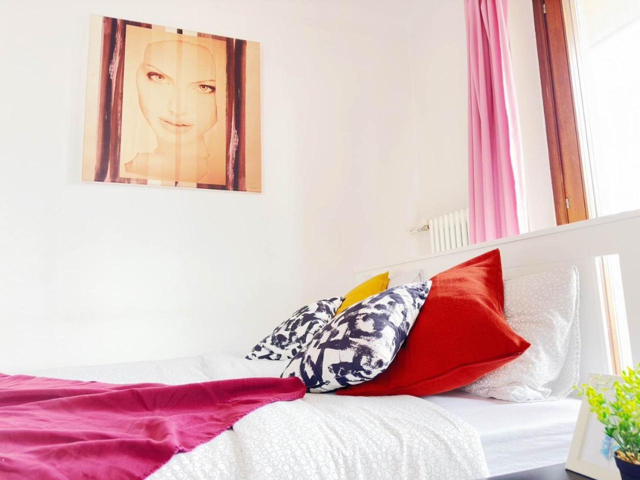 Nr 1 Apartment with 2 Balconies 3 Bedrooms Near Main Train Station 2