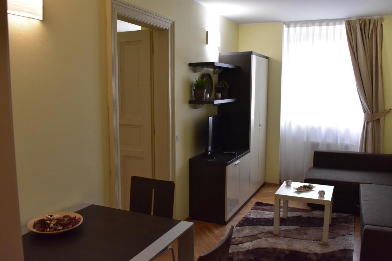 Apartment Vikroria - Halkova 5 2