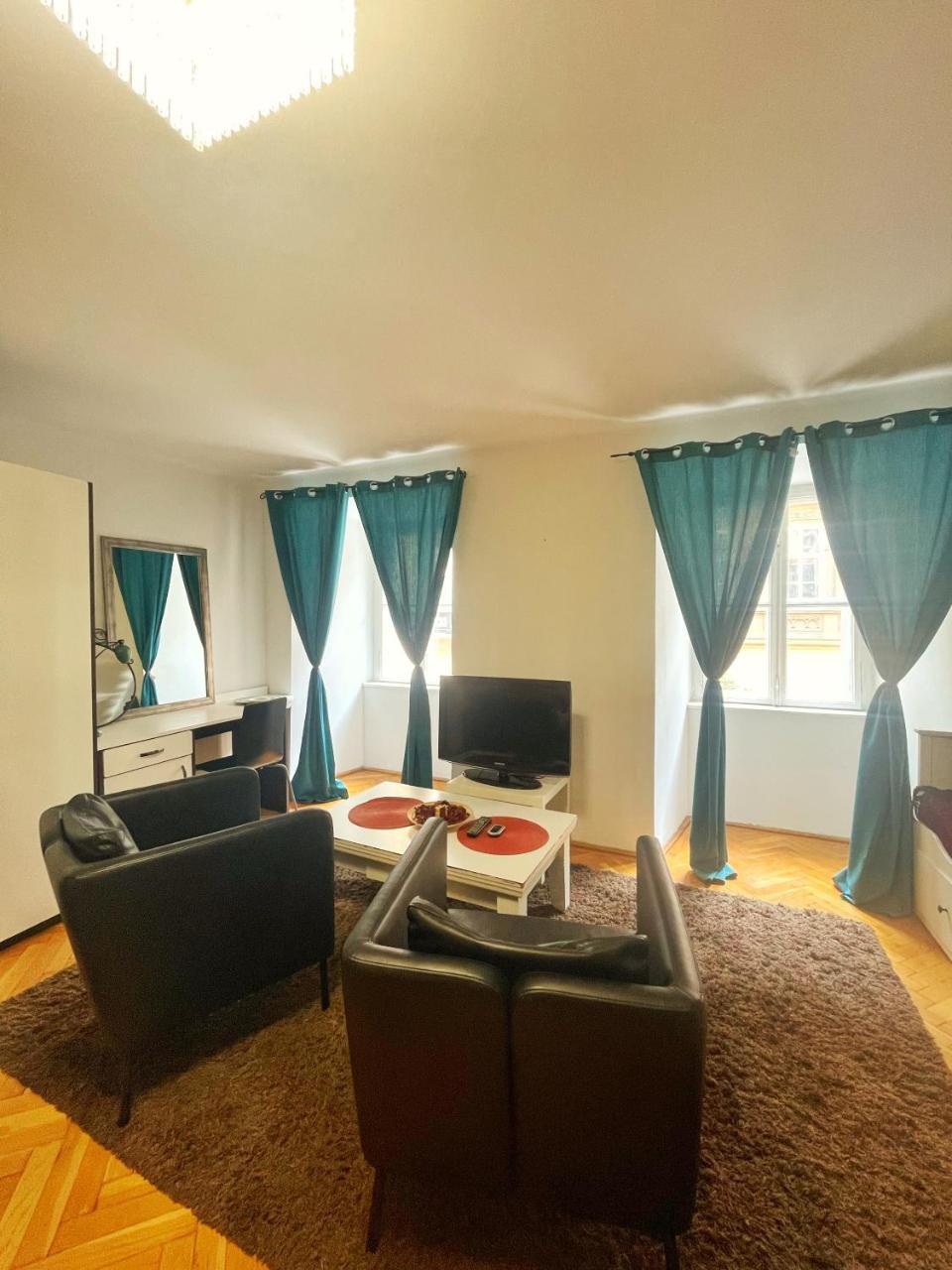 Central Elegancy Btwn Parliament/Basilica/Danube 2