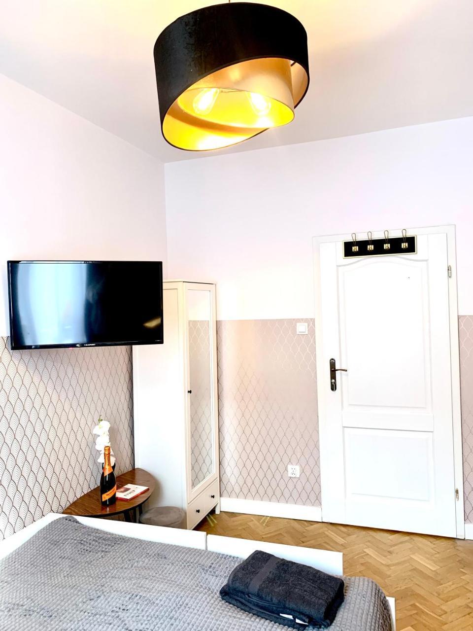 Clicktheflat Krucza City Center Apart Rooms 1