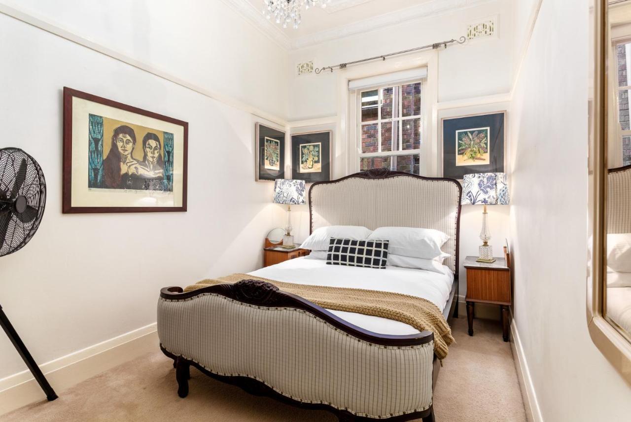 Eclectic Art Deco Apartment in Great Location