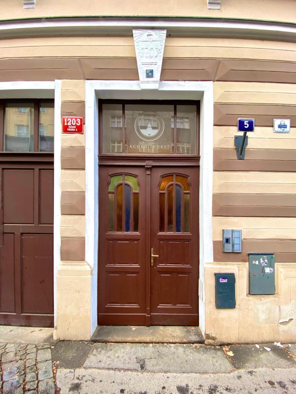 Turnkey I King George Square Studio 1