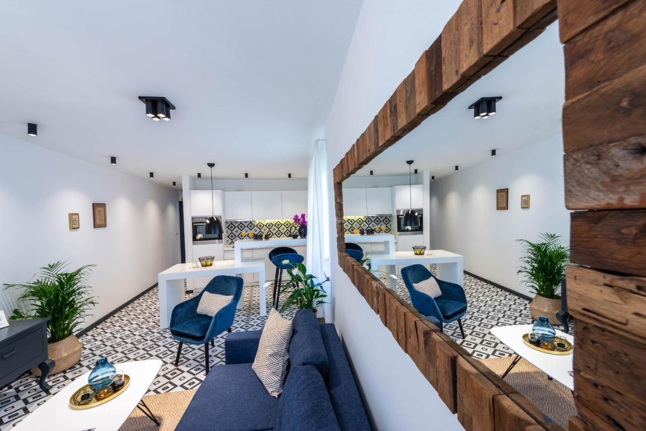 Sun And Stone Apartment