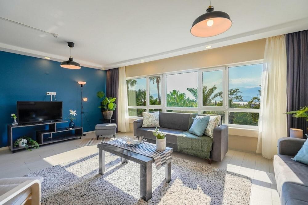 Missafir Stylish Flat Near Hadrian S Gate