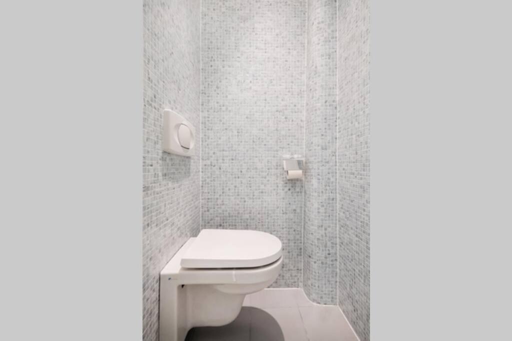 Oktober 6/8 Apartment 1