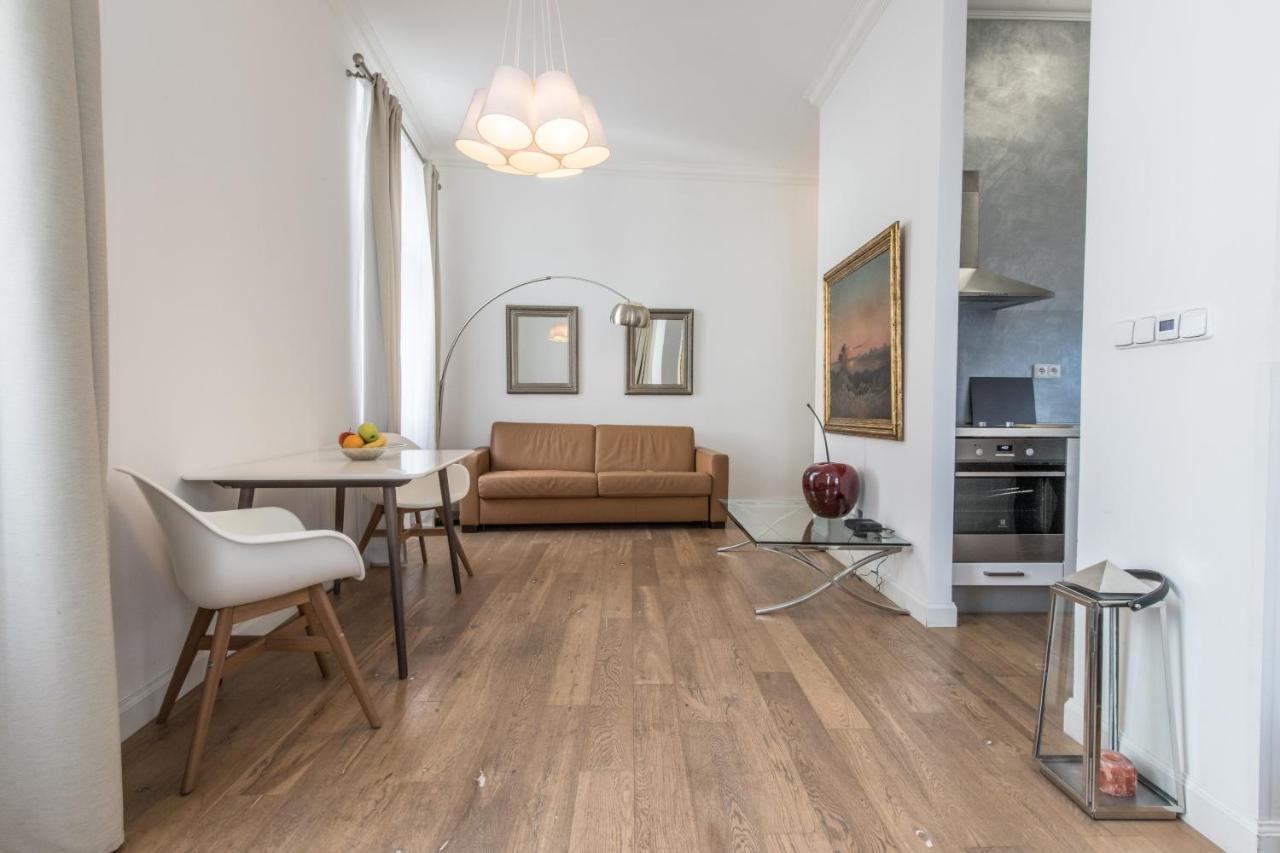 Modern Downtown Apt - Renovated, on Ideal Location 1