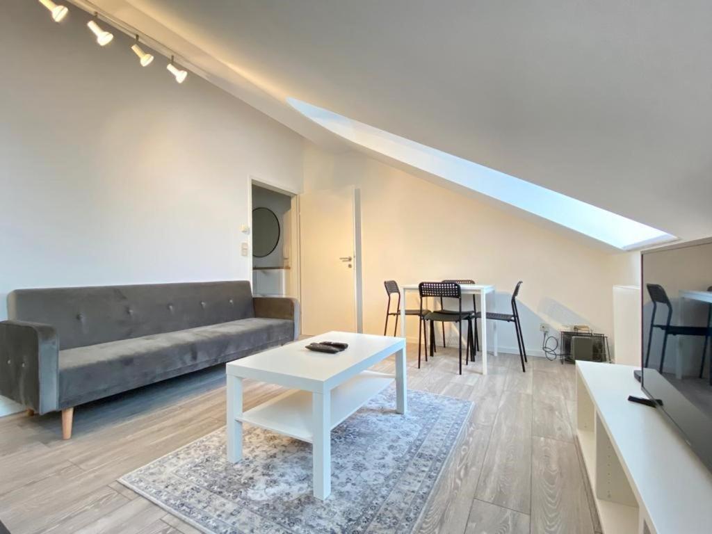 Central Apartment in Vienna Near Metro (800m) - T21 2