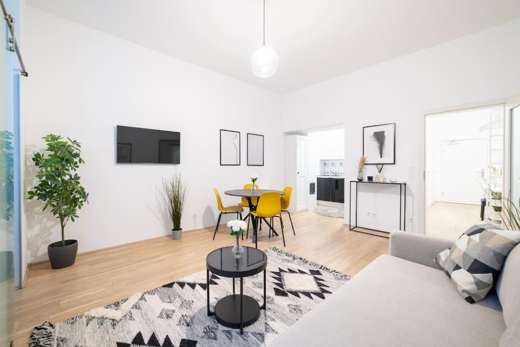 Beautiful Apartment in Vienna's Heart 1b 1