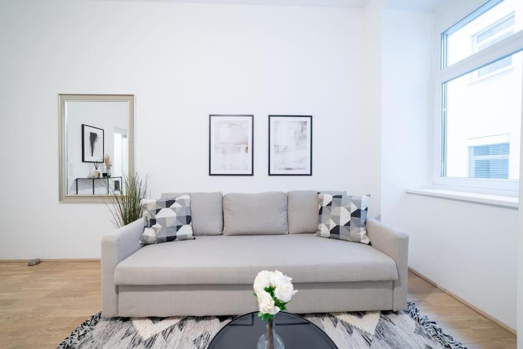 Beautiful Apartment in Vienna's Heart 1b 2