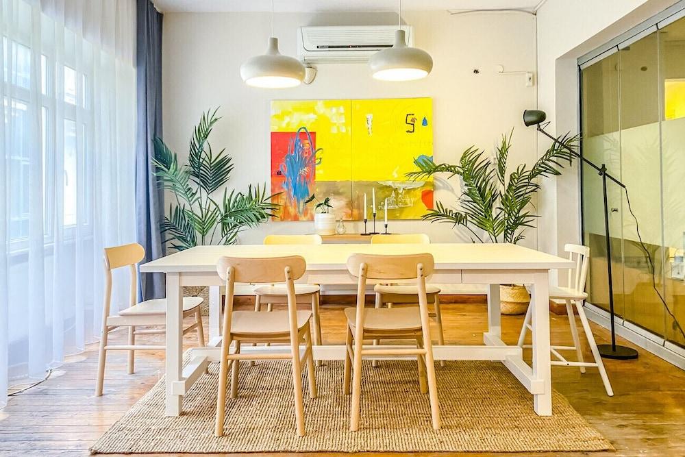 Sleek Flat Within Walking Distance To Pera Museum