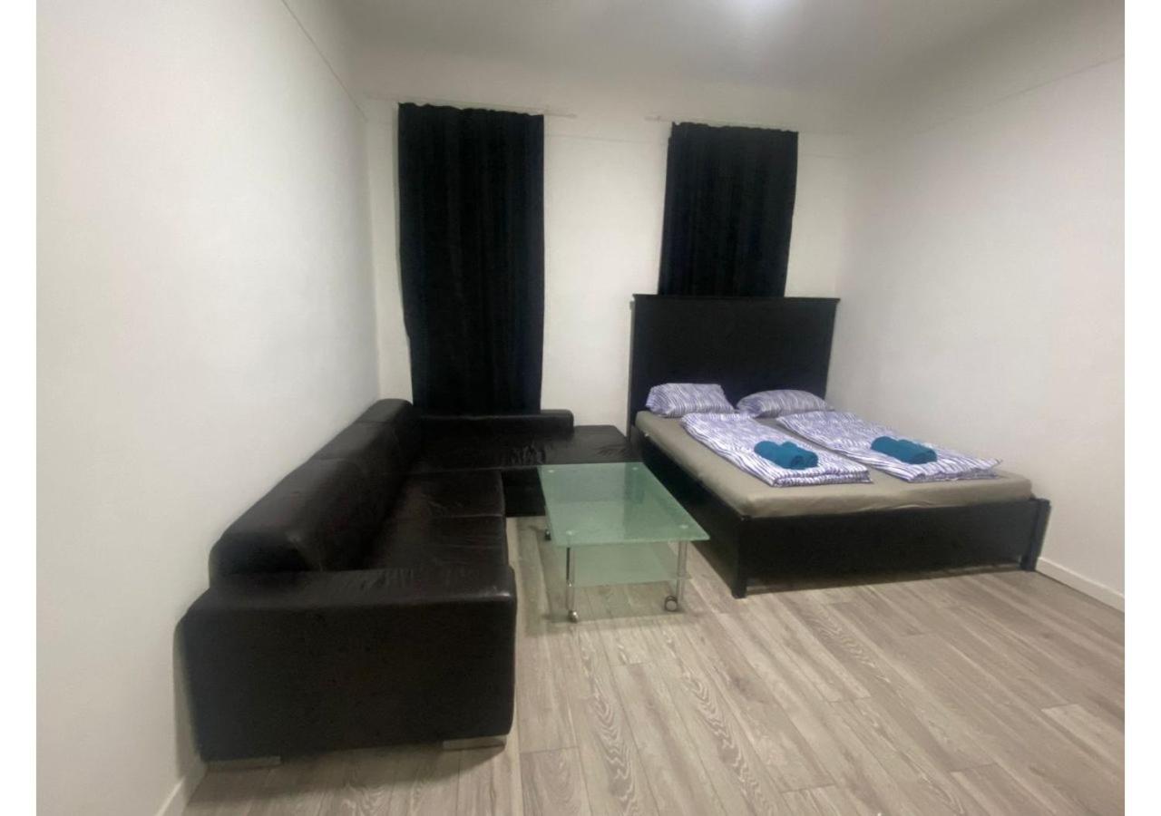 Budget Studio -Meidling Train Station & Schonbrunn 1