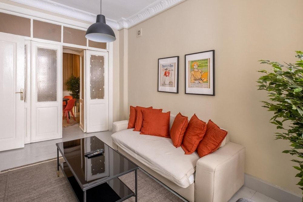 Modern Flat with Central Location in Beyoglu 1