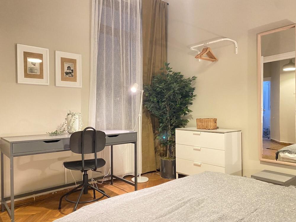 Sleek Flat with Central Location in Beyoglu 2