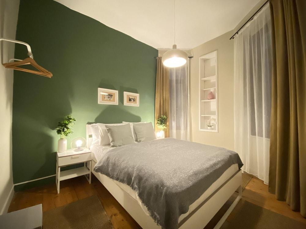 Sleek Flat with Central Location in Beyoglu 1