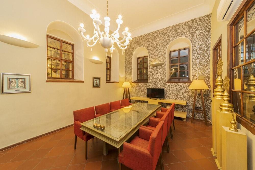 Mesmerizing Hotel Room Near Hadrian S Gate