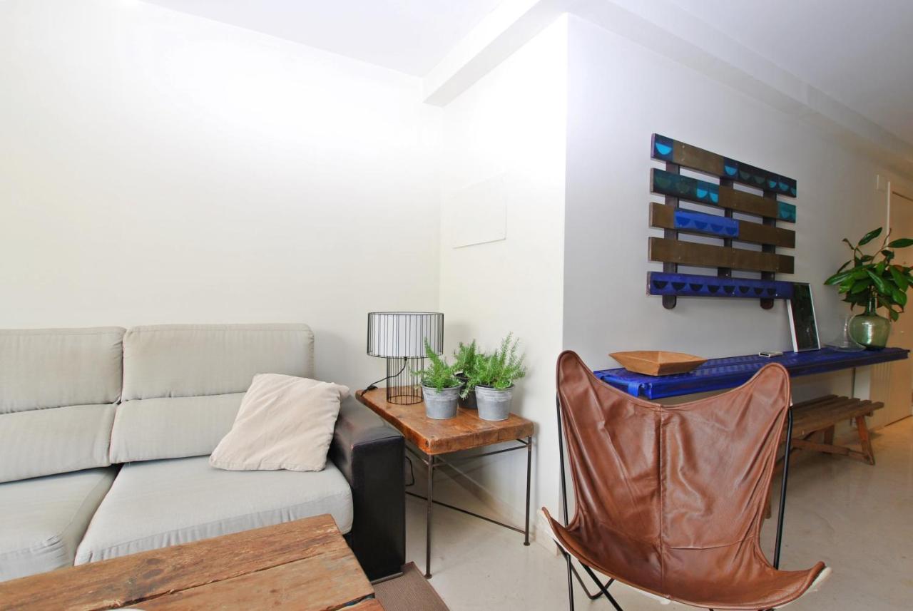 Blue Fridge Apartmen · Blue Fridge Apartmen · Ideal for Couples, Near Beach And Well Connected 1