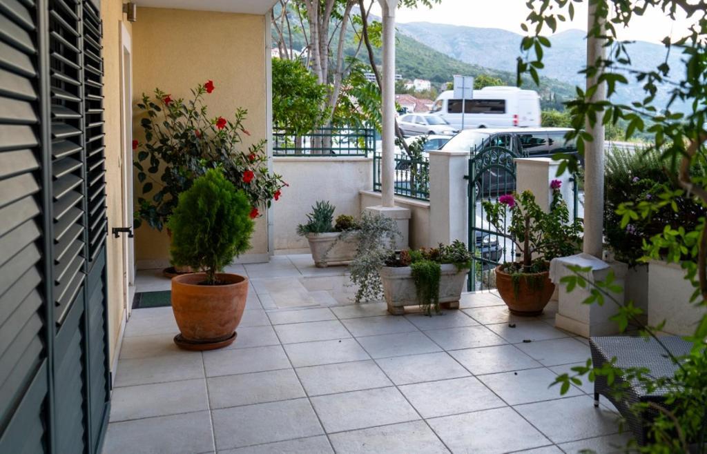 Two Bedroom Spacious Apartment, Mlini 1