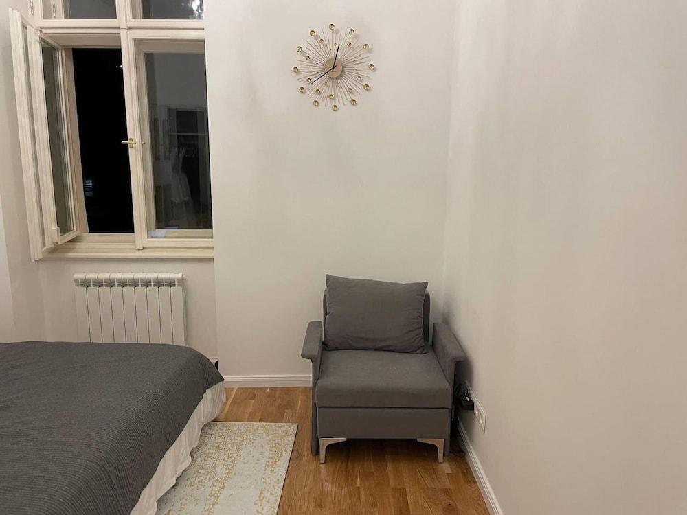 2-Bed Apartment in Praha 2