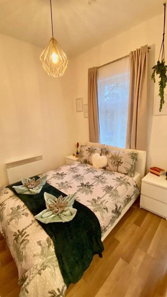 Amazonian Jungle Apartment in Vienna 1