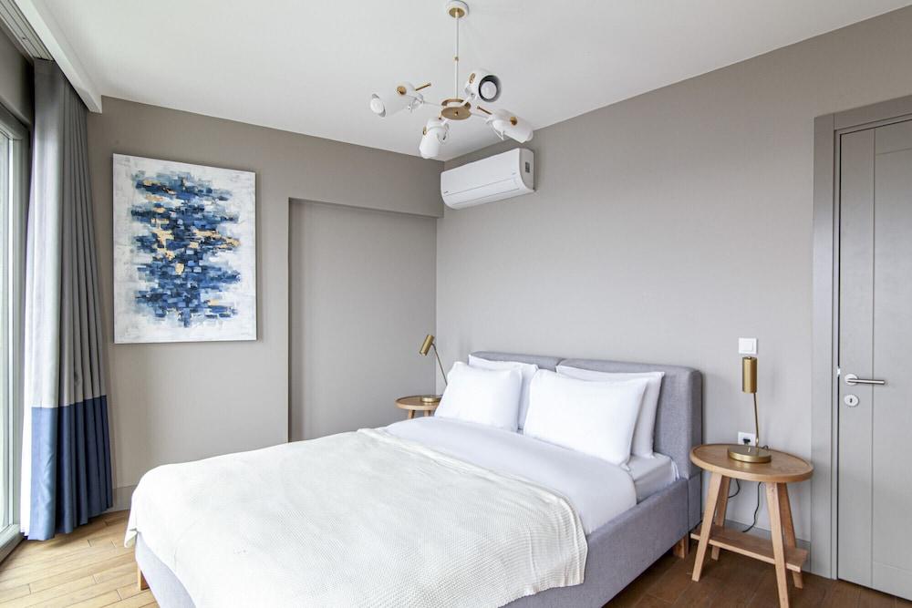 Flat with Panoramic Bosphorus View in Cihangir 2