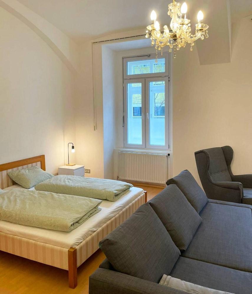 Welcoming Condo of Peace in Prime Location of Wien 2