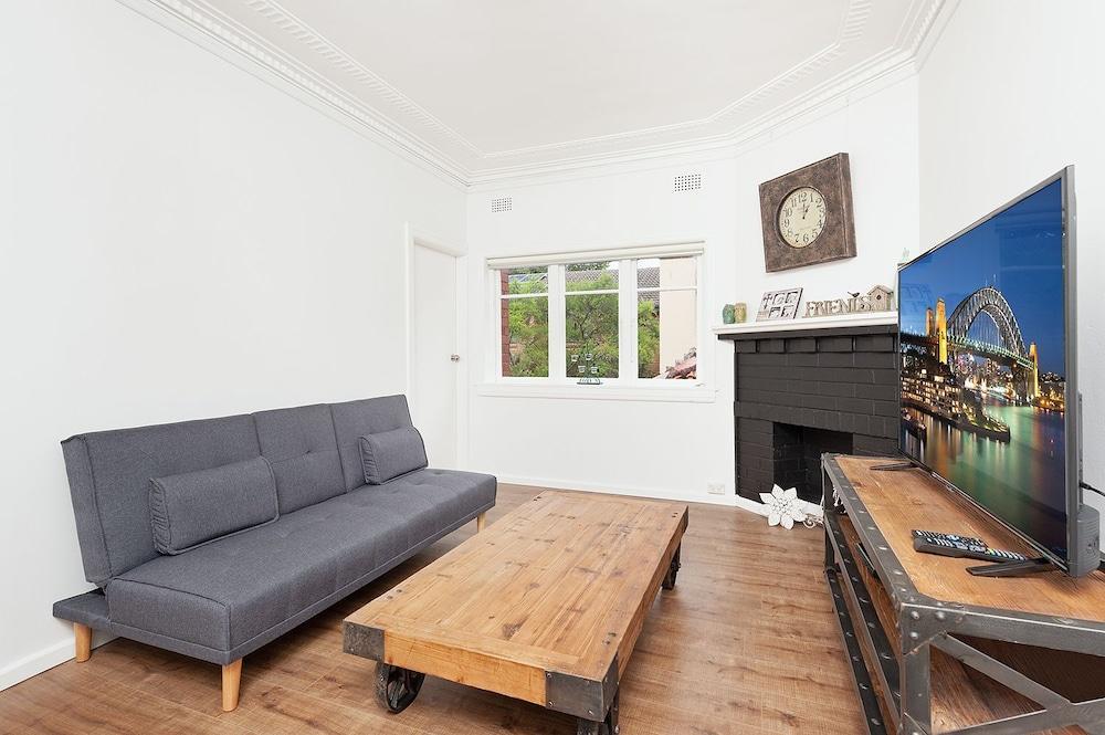 Newly Renovated Apt Close To CBD Unit 2