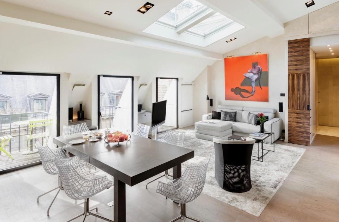 Prestige Sur Louvre Et Tuileries 1