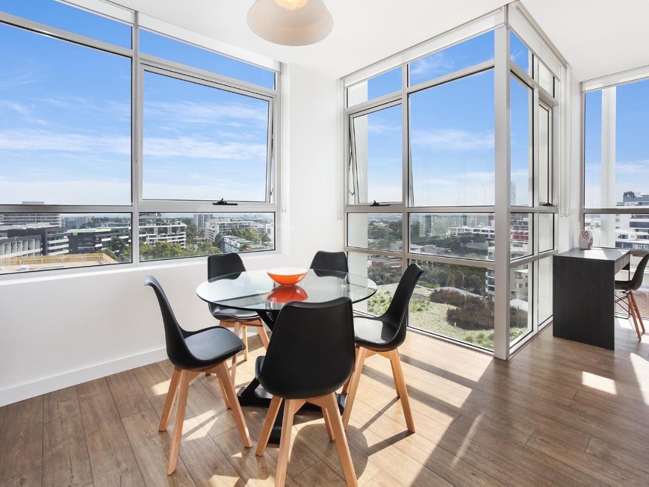 As the Sun Sets - Modern And Spacious 2br Zetland Apartment Facing the Setting Sun 1