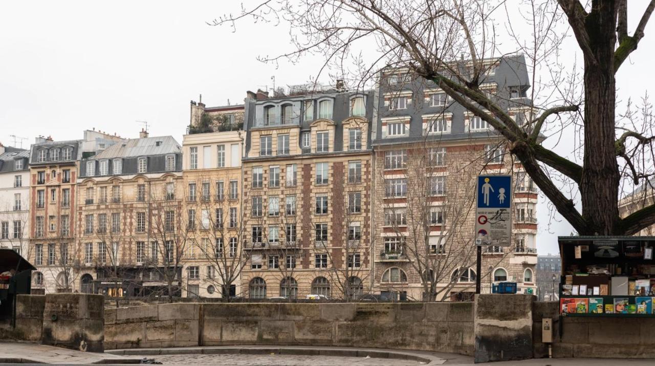 3-Bedroom Apartment Quai Des Grands Augustins 2