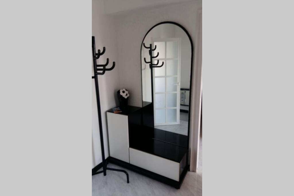 A Spacious Apartment with a Sea View 2