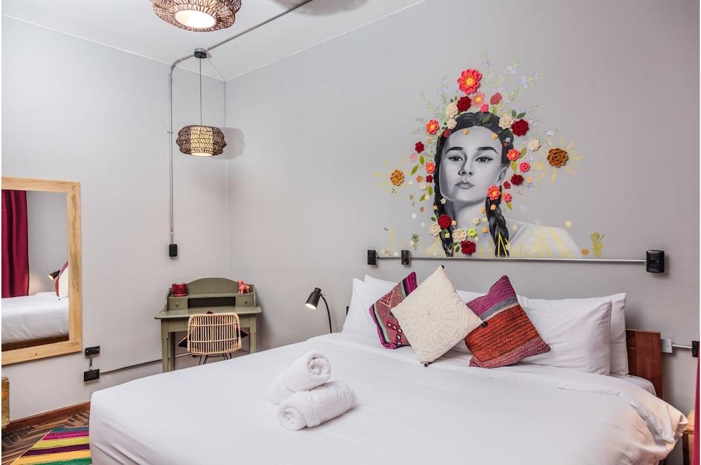 Selina Plaza de Armas Cusco 2