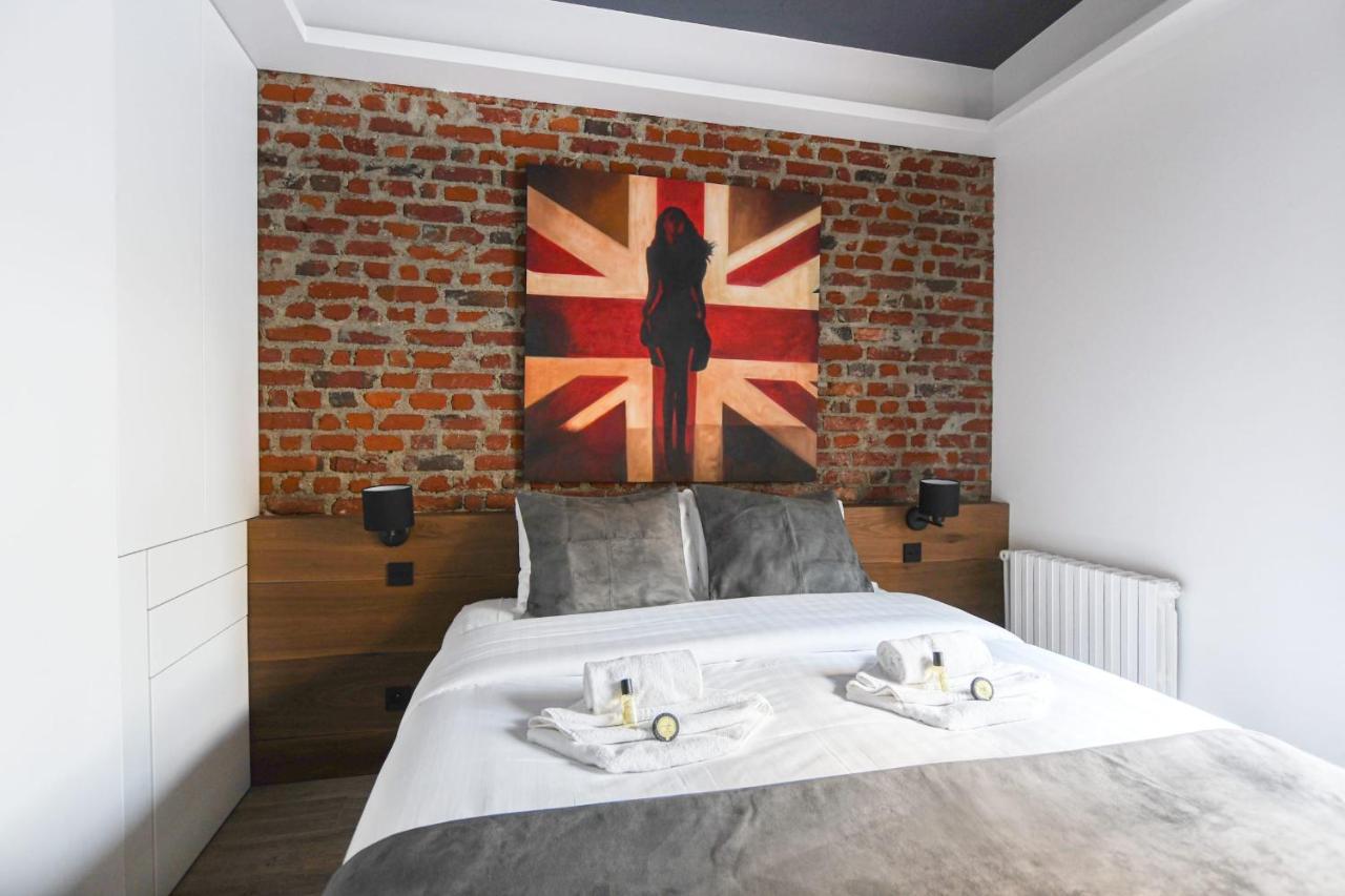 Modern Family Apartment Next To the Eiffel Tower 1