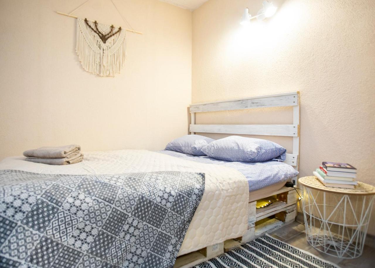 Apartment in Garage with Free Parking 2