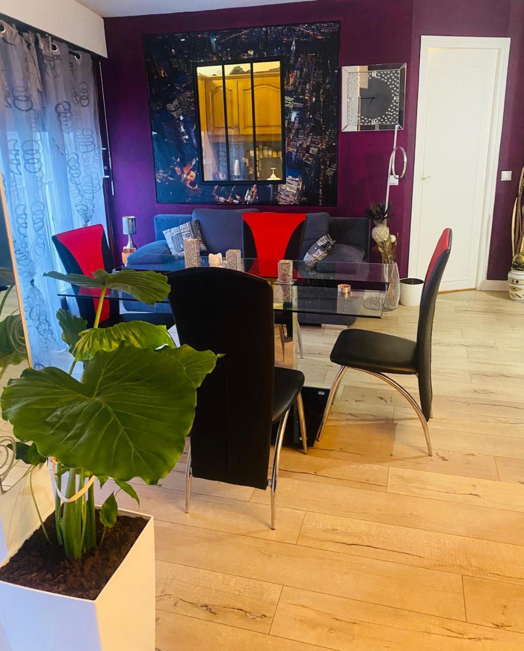 Au Pied de la Tour Eiffel Trocadero 1