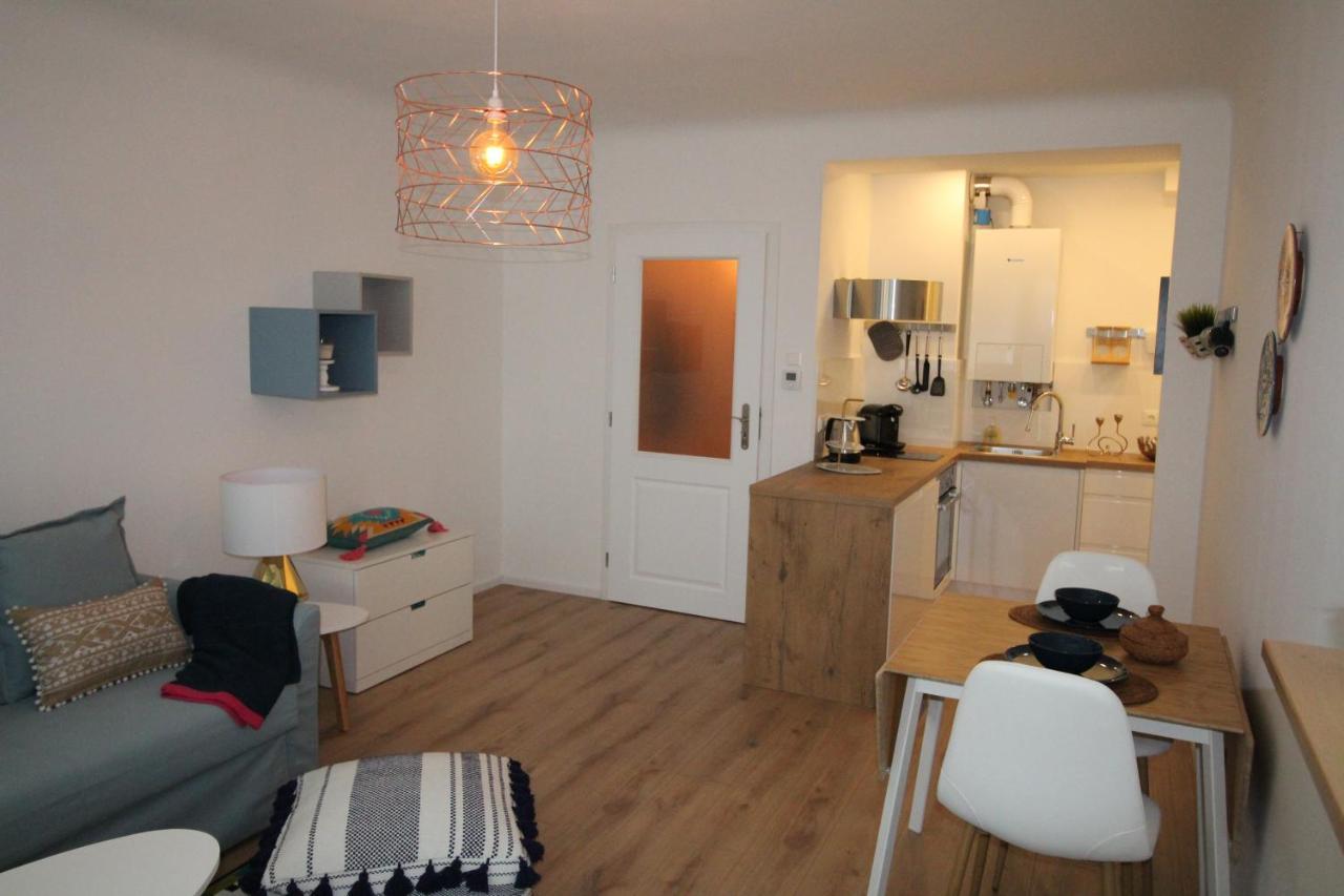 Studio Thalia Next To Metro (Adults Only) 2