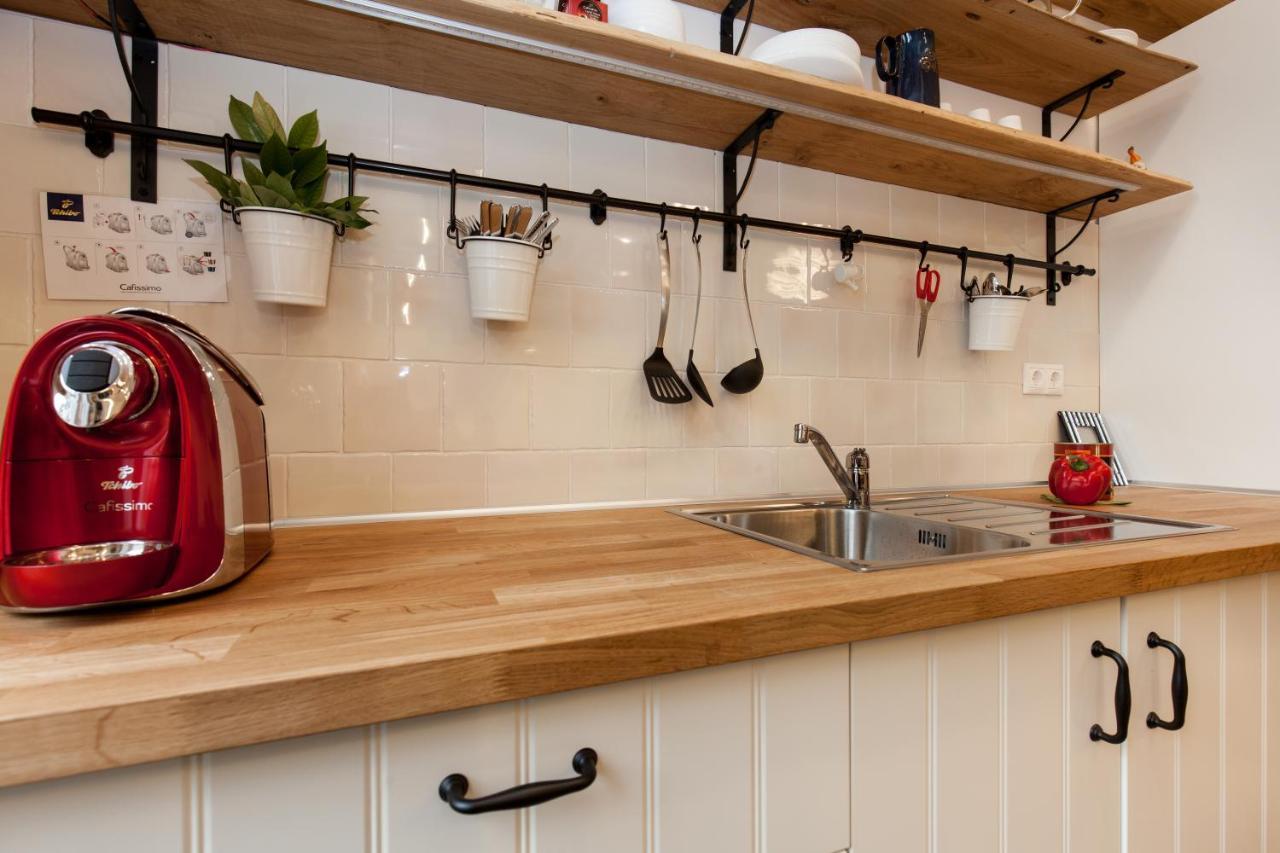 Annie's 3 Bed And 3 Bathroom Apartment 1