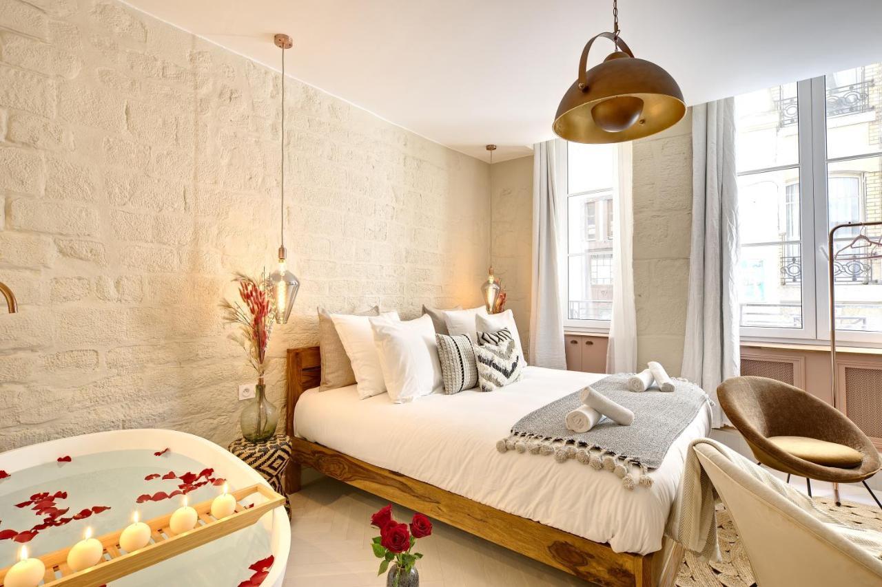 The Charming Luxembourg Garden (Adults Only) 1